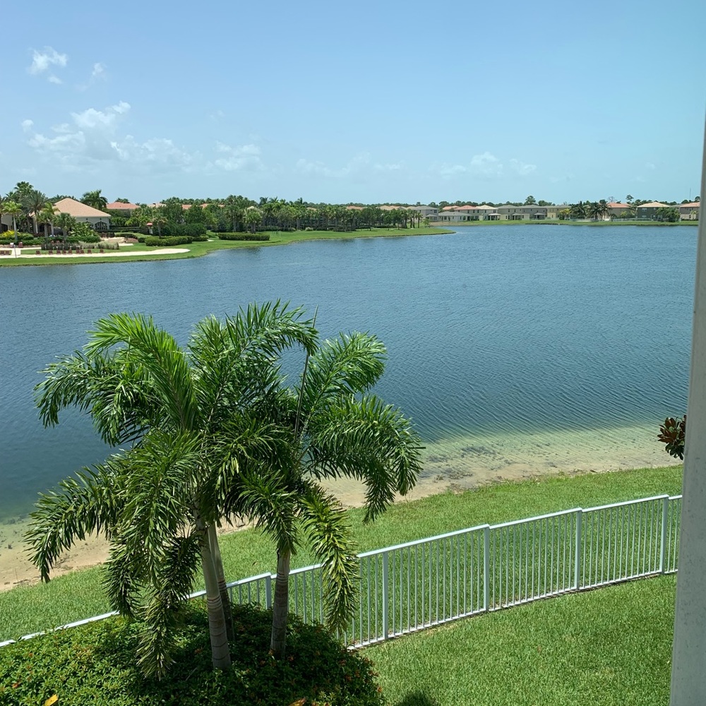 Meet your Posher, Leslie